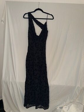 Black One-Shoulder Evening Dress